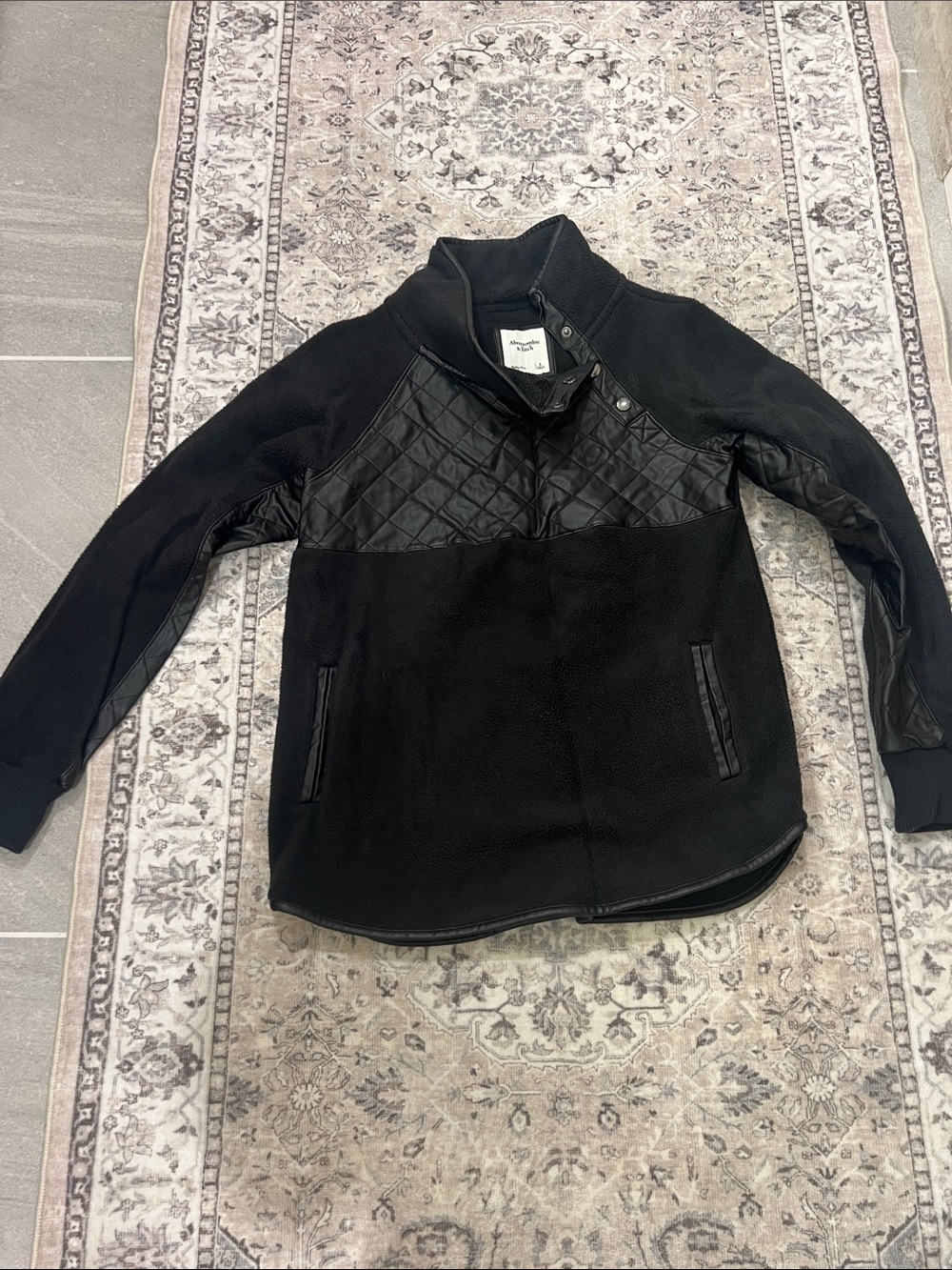 Abercrombie & Fitch Asymmetrical Black Quilted Fleece Pullover Jacket. Small